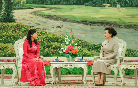 Phu nhân Ngô Phương Ly dự tiệc trà do Phu nhân Bành Lệ Viên chủ trì