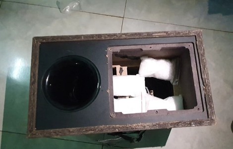 Công an phát hiện bí mật bên trong thùng loa