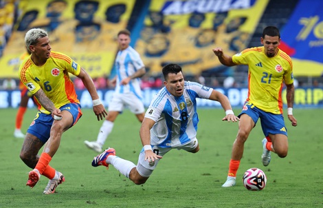 Vắng Messi, Argentina gục ngã trước "đòn thù" Colombia