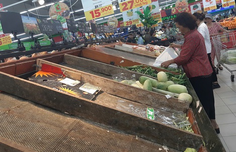 Thủ tướng: Xử lý nghiêm lợi dụng bão số 3 để "thổi" giá