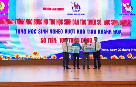 Món quà ý nghĩa cho học sinh nghèo