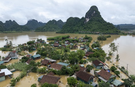 Bất ngờ cuộc sống ở "Làng du lịch tốt nhất thế giới" Tân Hóa trong cảnh ngập lụt