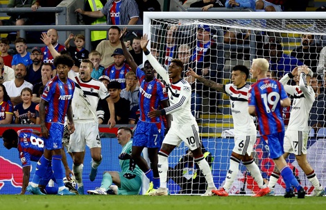 Người cũ gieo sầu, Man United bị cầm chân ở Selhurst Park