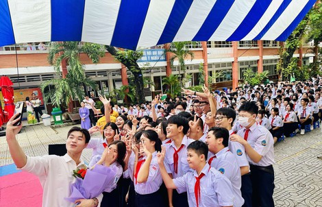 Siêu mẫu La Trần Đức Thiện khuấy động "Sân khấu học đường năm 2024" 
