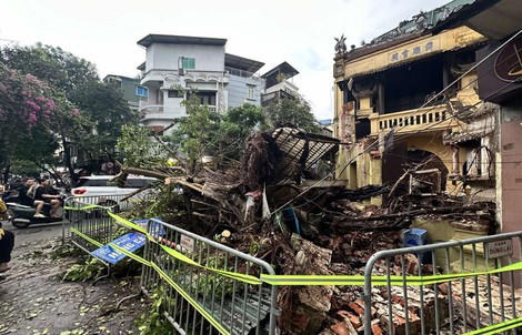 Bác tin sập nhà trên phố cổ Hà Nội trong mưa dông