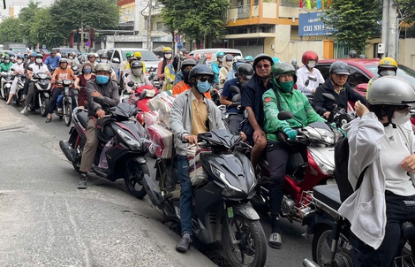 Mấy ngày nay, trung tâm TP HCM ùn ứ nghiêm trọng