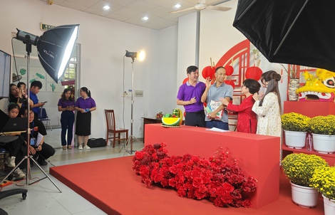 Phiên livestream kéo dài 12 giờ, góp sức cho công nhân về quê đón Tết