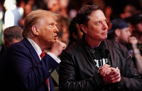 Tỉ phú Elon Musk trúng đòn kép