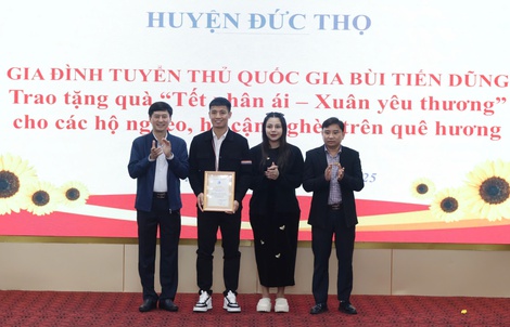 Vô địch ASEAN Cup, Bùi Tiến Dũng được tuyên dương ở quê nhà