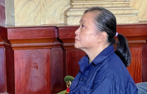 Cái ngoái đầu chốn pháp đình
