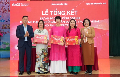 Coca-Cola Việt Nam đưa thương mại điện tử đến làng nghề sơn mài Hạ Thái