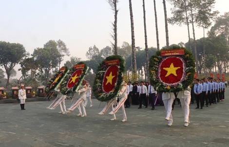 Lãnh đạo TP HCM tưởng niệm các Mẹ Việt Nam anh hùng, anh hùng liệt sĩ tại Củ Chi