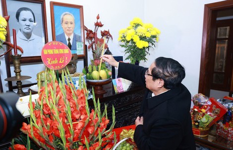 Thủ tướng Phạm Minh Chính dâng hương cố Thủ tướng Phạm Văn Đồng