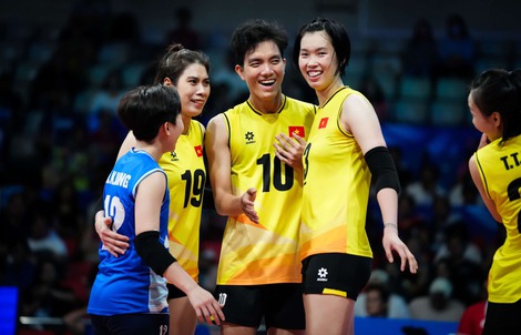 Thanh Thúy và những chuyến đi làm "đại sứ bóng chuyền"