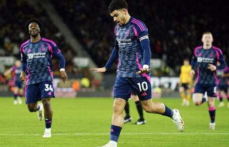 Nottingham Forest tiếp tục gây sốc, tranh ngôi nhì Ngoại hạng Anh với Arsenal