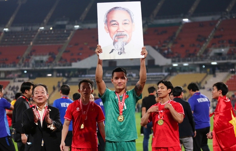 Thủ môn xuất sắc nhất ASEAN Cup 2024 Nguyễn Đình Triệu: Không gì là quá muộn...