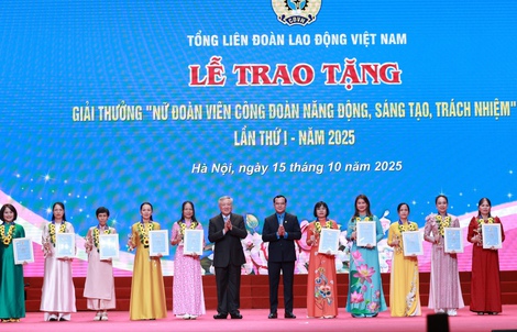 Trao tặng Giải thưởng "Nữ đoàn viên công đoàn năng động, sáng tạo, trách nhiệm" lần thứ I