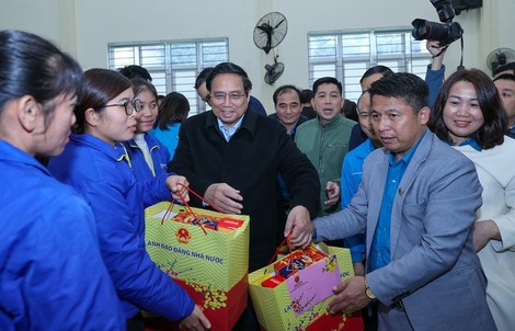 Những ai được Công đoàn chăm lo, tặng quà dịp Tết Nguyên đán Bính Ngọ 2026?