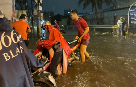 Không khí lạnh tràn về, miền Bắc trở lạnh, miền Trung mưa to
