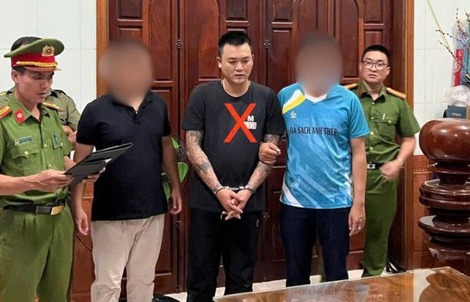 "Mở tiệc" ma túy trong căn nhà nhỏ, cả nhóm bị bắt quả tang