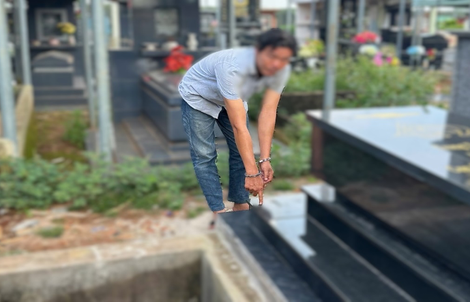 Bắt tạm giam đối tượng đập phá mộ tại Nghĩa trang Núi Đỏ