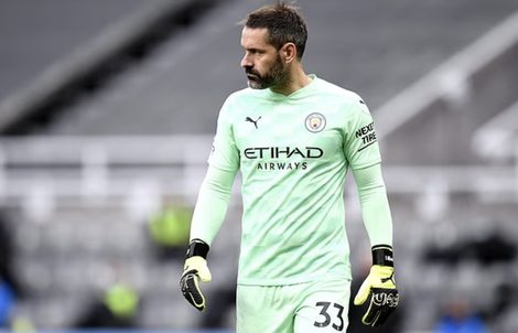 Thủ môn "việc nhẹ lương cao" Scott Carson giải nghệ ở tuổi 40