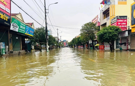 Mưa lũ gây ngập hàng chục nhà dân ở Lệ Thủy
