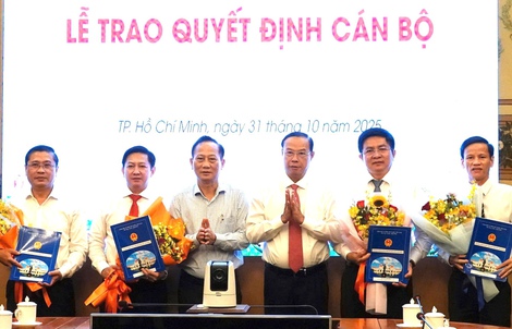UBND TP HCM điều động, bổ nhiệm nhiều cán bộ lãnh đạo