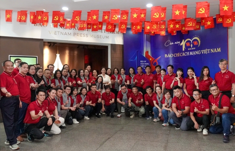 Đoàn cán bộ tuyên giáo, dân vận, báo chí, xuất bản TP HCM thăm Bảo tàng Báo chí Việt Nam