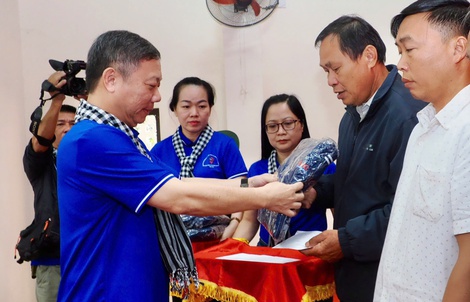 Đoàn công tác TPHCM mang quà nghĩa tình về với quê hương cách mạng Phú Đình, Thái Nguyên