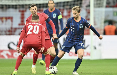 "Lốc da cam" Hà Lan chạm tay vé World Cup, Ba Lan  hết mơ mộng