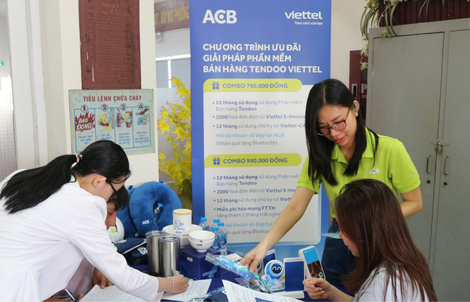 ACB phối hợp cơ quan thuế TP HCM giúp hộ kinh doanh chuyển từ thuế khoán sang kê khai