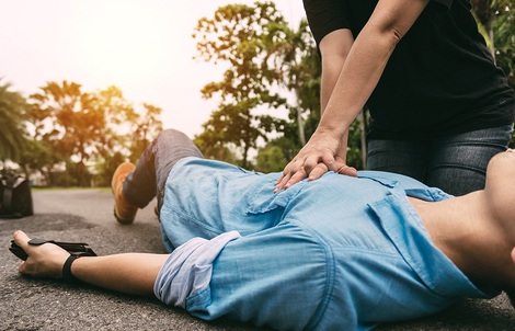 Vắt chanh vào miệng để cứu người ngưng tim, bác sĩ cảnh báo nóng