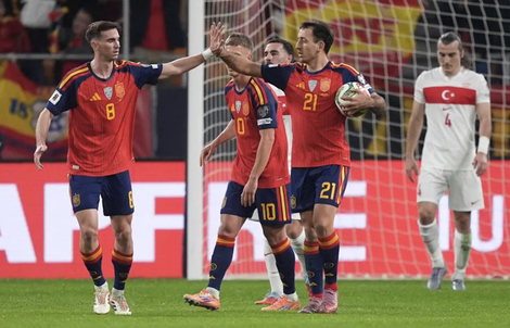 Hòa thót tim Thổ Nhĩ Kỳ, Tây Ban Nha lập kỷ lục và giành vé World Cup