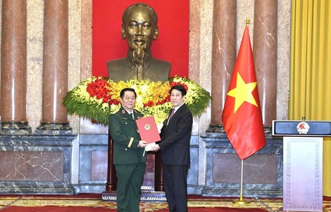 Ông Nguyễn Trọng Nghĩa được thăng quân hàm Đại tướng, giữ chức Chủ nhiệm Tổng cục Chính trị