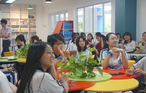 Bão Kalmaegi: Sở GD-ĐT TP HCM thông báo khẩn yêu cầu tạm hoãn mọi hoạt động ngoài giờ chính khóa