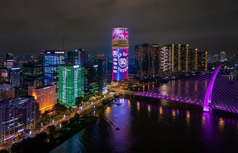 Tòa tháp Saigòn Marina IFC thắp sáng tuần lễ hữu nghị Việt - Anh