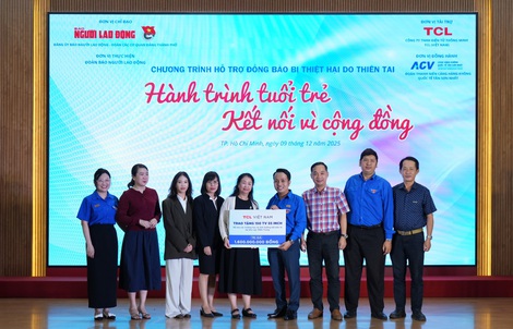 TCL chung tay báo Người Lao Động hỗ trợ các trường học thiệt hại do bão lũ tại miền Trung