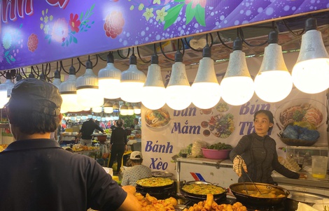 Chợ Bình Tây hút khách nhờ ẩm thực dân gian và kiến trúc cổ