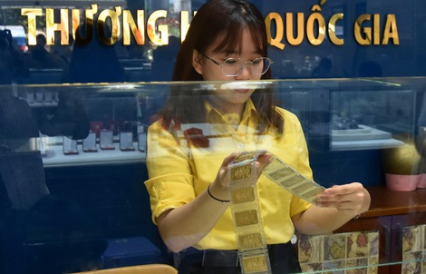 Tối 12-12, giá vàng tăng sốc, xuất hiện mốc dự báo mới