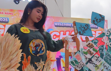 Thời trang tái chế, hát, nhảy "đốt nóng” ngày hội chào tân sinh viên Trường CĐ Đại Việt Đà Nẵng