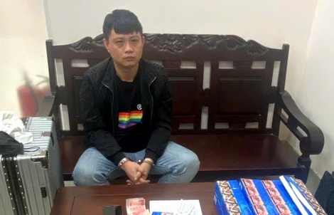 Một đối tượng người nước ngoài bị bắt khi đang làm thủ tục nhập cảnh vào Việt Nam