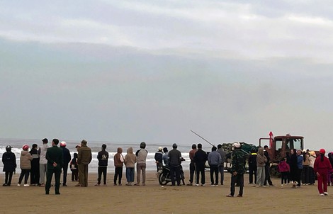 Một ngư dân rơi xuống biển mất tích