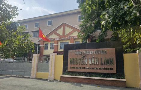 Phụ huynh "tố" một trường THPT ở TPHCM về việc vận động tài trợ