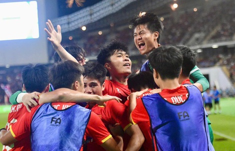 Thủ tướng chúc mừng đội tuyển U22 và tuyển nữ futsal Việt Nam giành HCV SEA Games 33