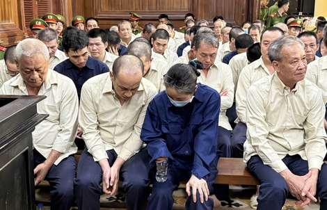 Biến ưu đãi thuế thành "mỏ vàng" buôn lậu xăng dầu