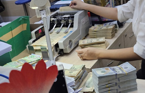 Chiều 19-12, giá USD tự do giảm nhanh, thủng mốc 27.000 đồng