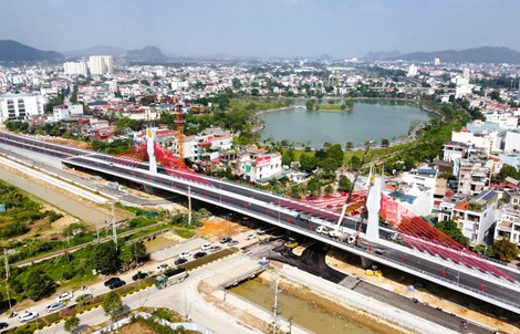 Cầu dây văng đầu tiên vượt đường sắt Bắc - Nam ở Thanh Hóa