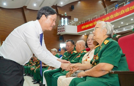 Tướng lĩnh, cán bộ quân đội nghỉ hưu, điểm tựa thầm lặng của TPHCM