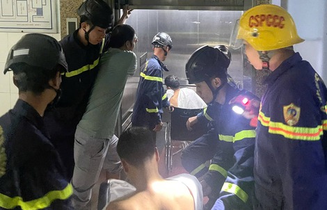 Công an Đà Nẵng cứu 3 người kẹt trong thang máy BV đa khoa Quảng Nam